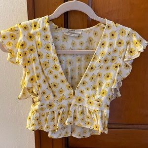 Pull&Bear sunflower cropped blouse